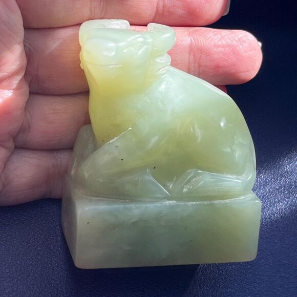 Chinese carved nephrite Ox chop w/wax box set - Picture 5 of 14